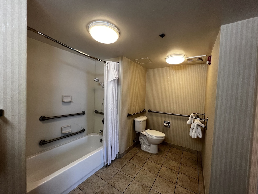 Hyatt House Colorado Springs Airport 35/42