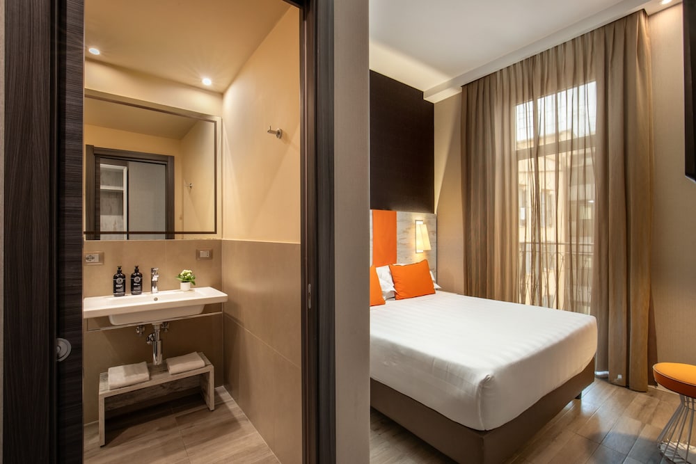 The Guardian Hotel 28/60
