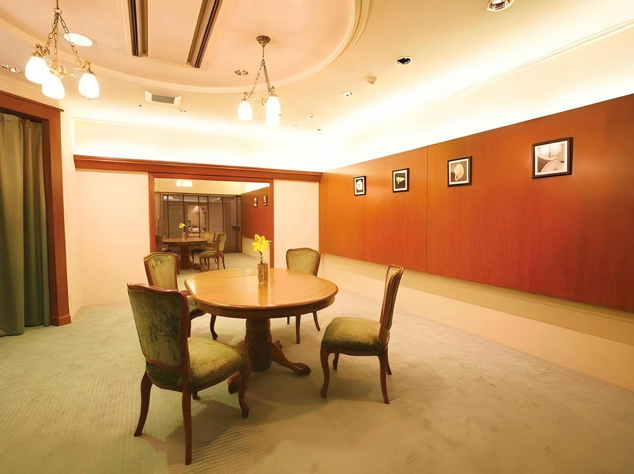 Cypress Garden Hotel 30/48