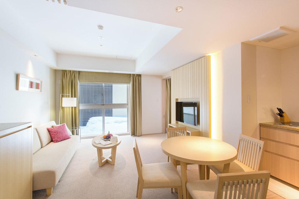Courtyard, Deluxe, Suite, King Bed