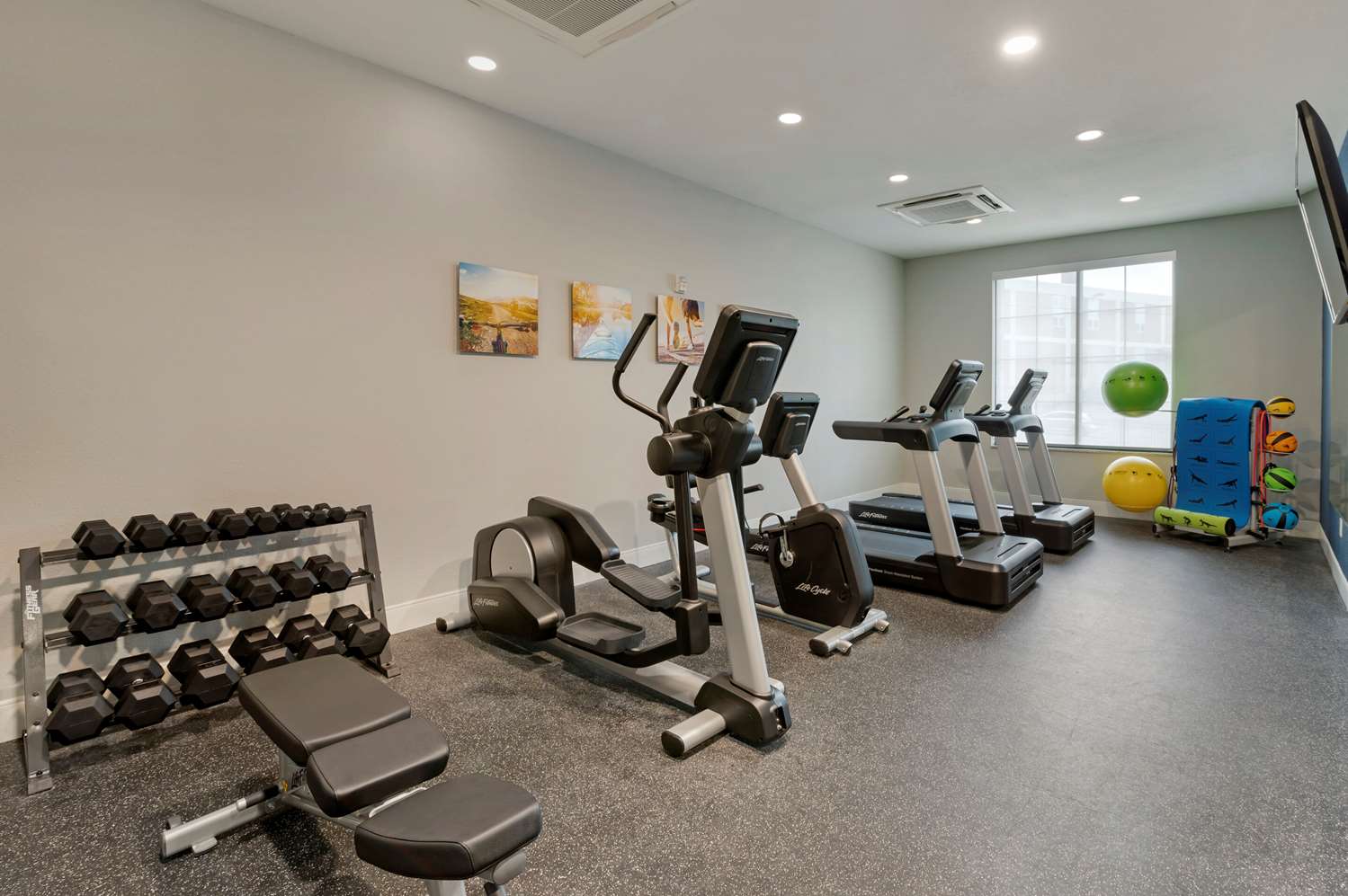 Comfort Suites Cincinnati University - Downtown 6/15
