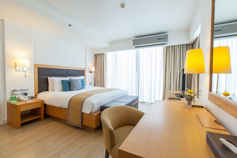 Oakwood Residence Sukhumvit 24 Bangkok 7/26