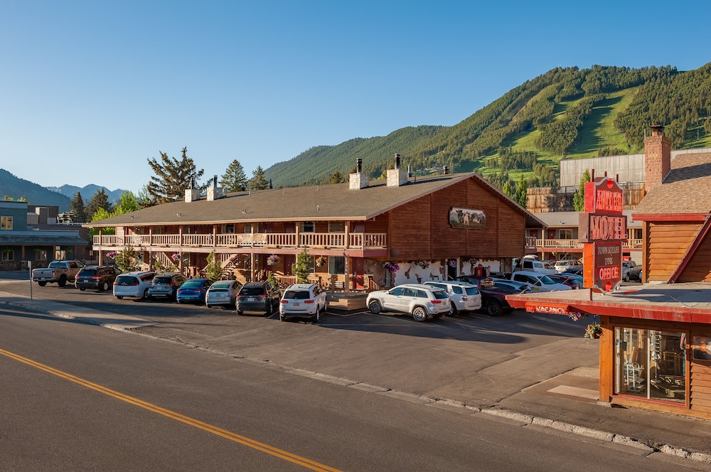 Antler Inn 3/47