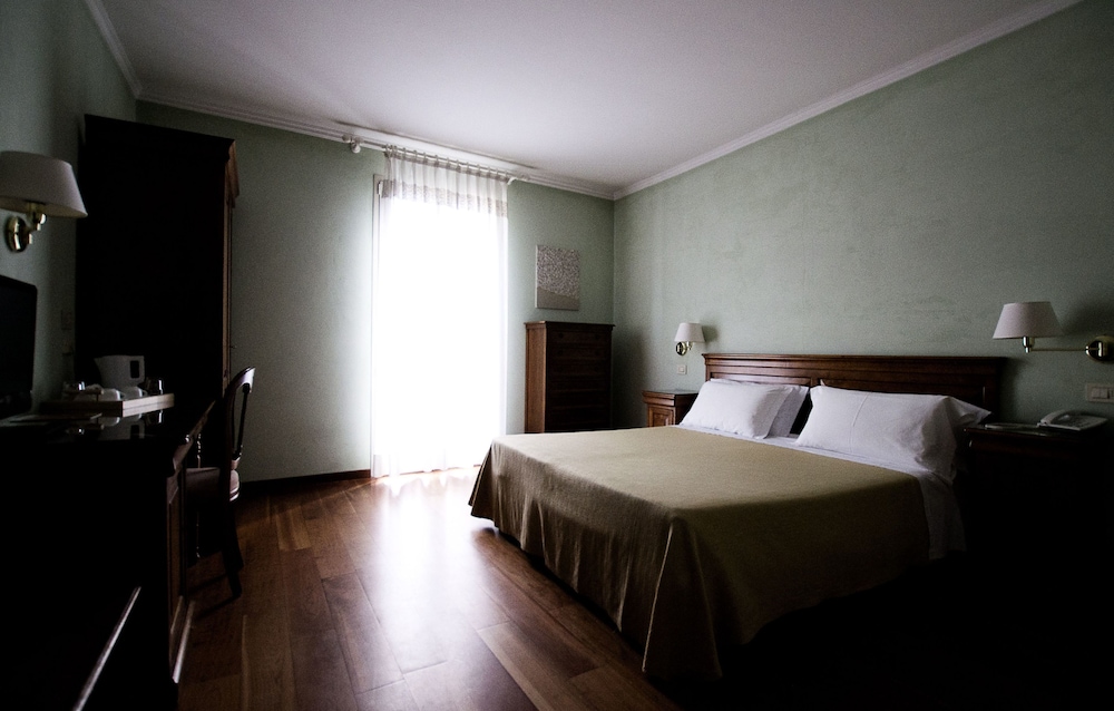 Diana Suites 12/30