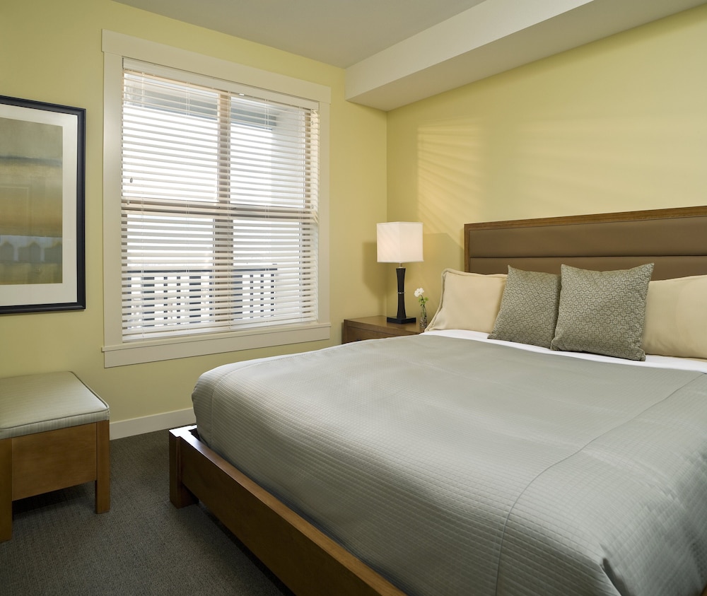Walnut Beach Resort 8/48