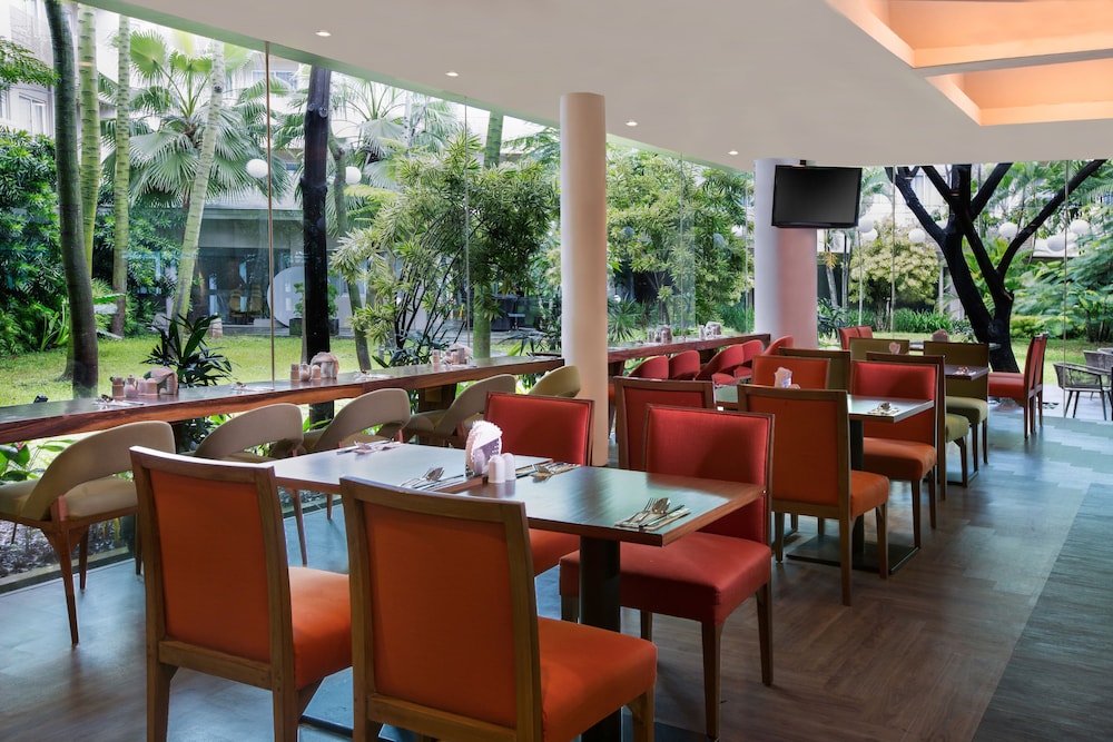 Delonix Hotel Karawang 38/55