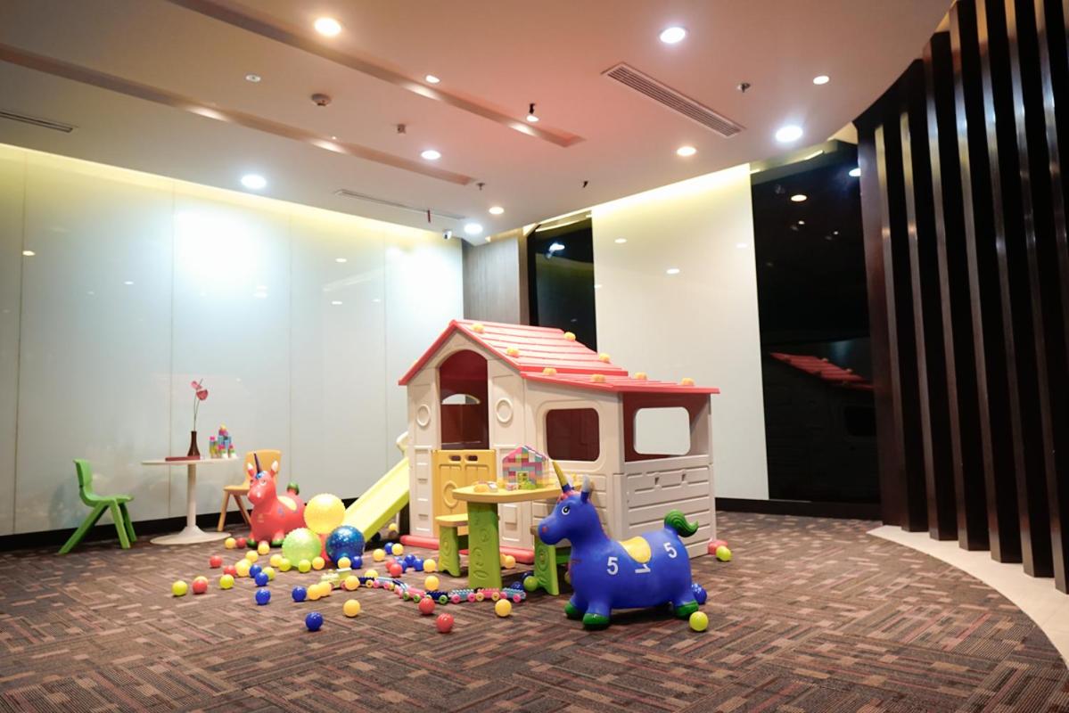 Empress Hotel Makassar 22/23