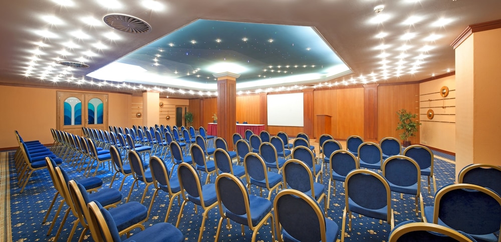 HOTEL CONCERTINO ZLATA HUSA 68/73