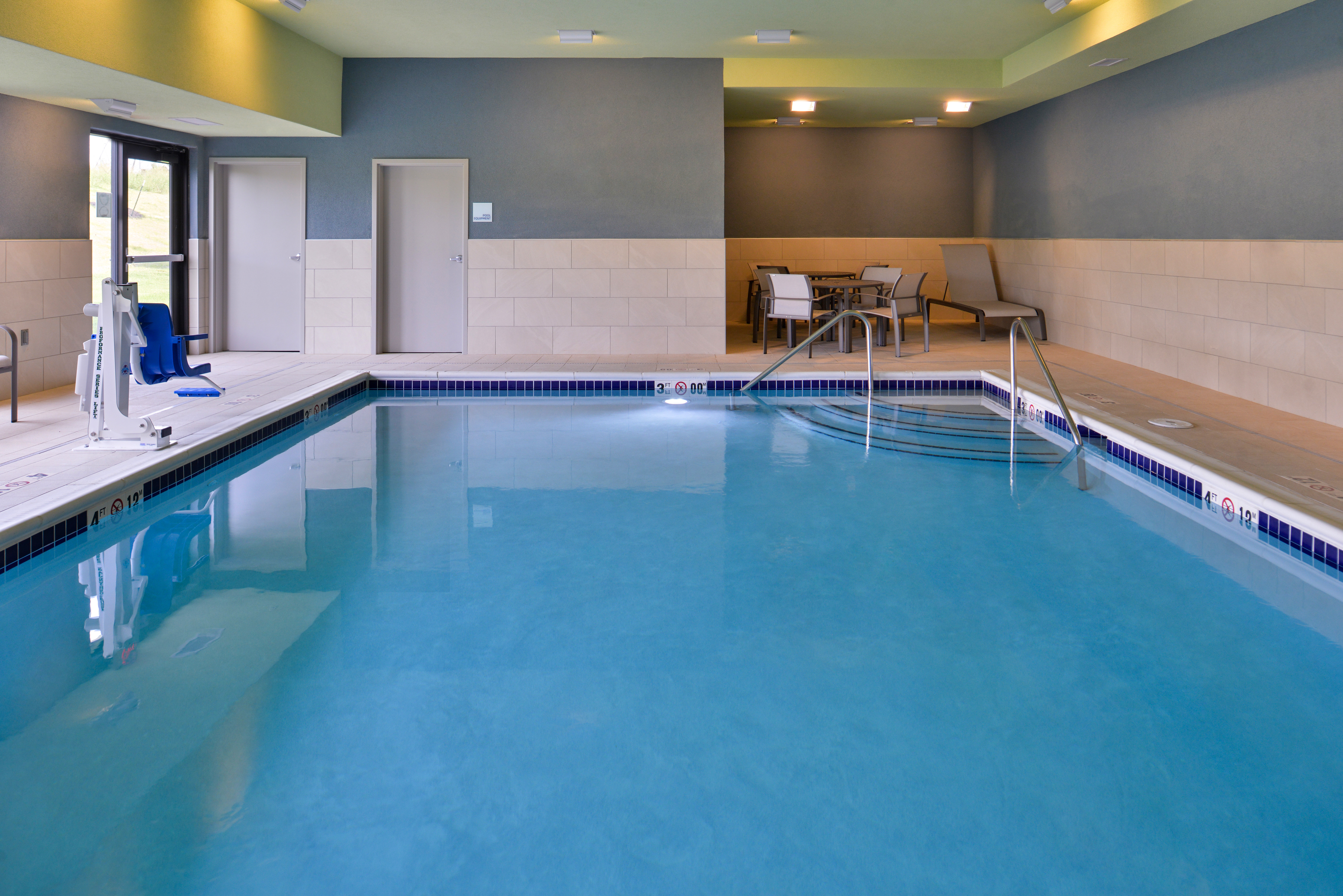 Holiday Inn Express & Suites Olathe West 30/60