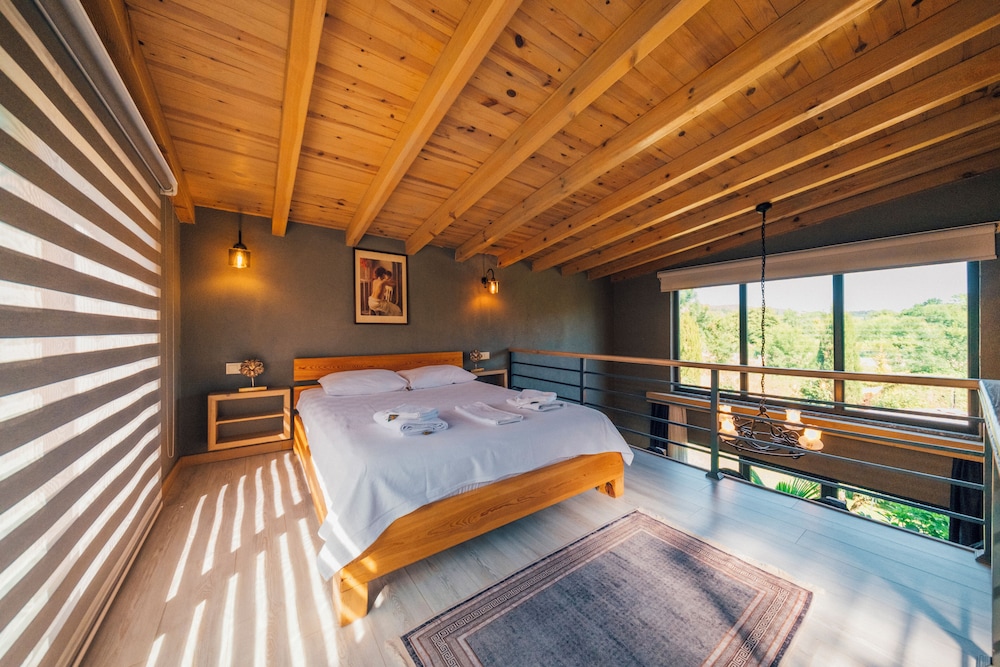 Antik River House 18/48