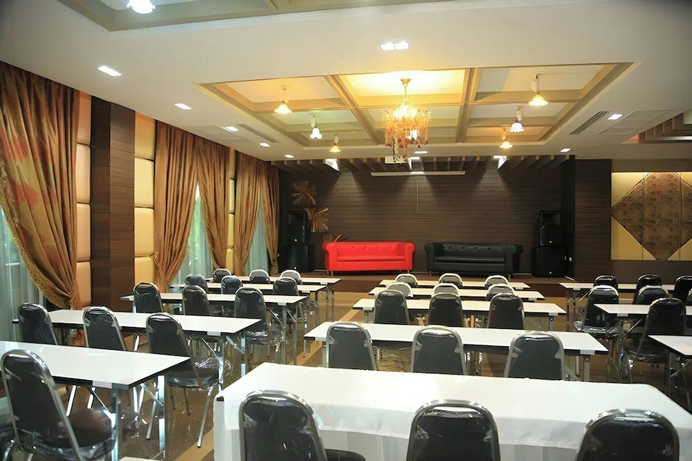 Aiyaree Place Hotel 60/75