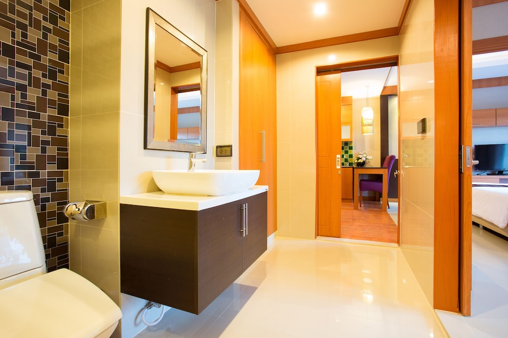 Romantic Khon Kaen Hotel 7/52