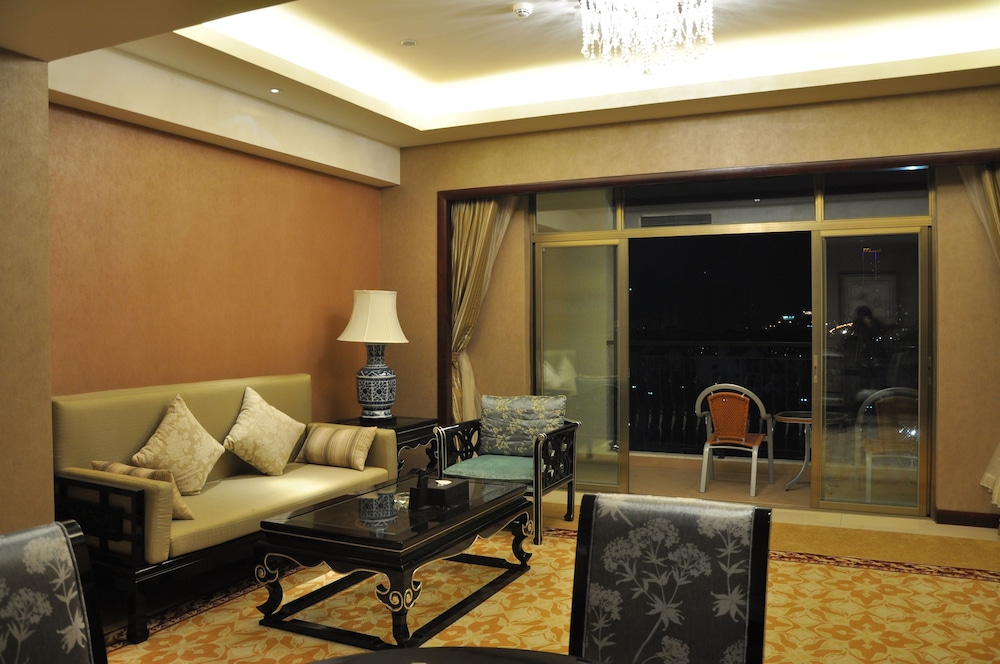 Country Garden Phoenix Hotel Changshou 37/54
