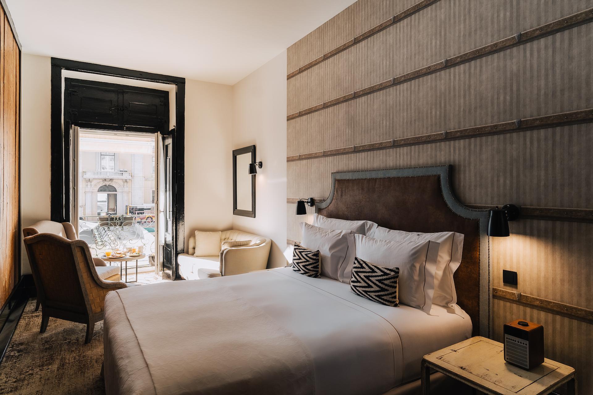 JUNIOR SUITE, SQUARE VIEW, CITY VIEW