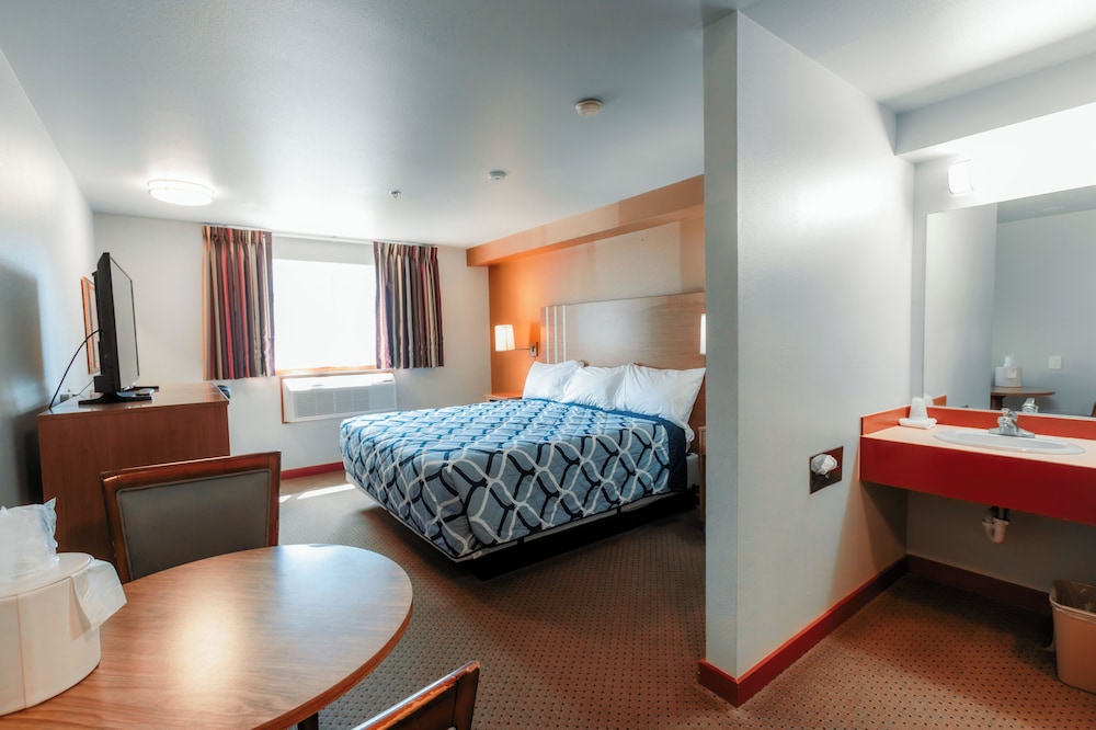 Bay City Motor Inn 23/67