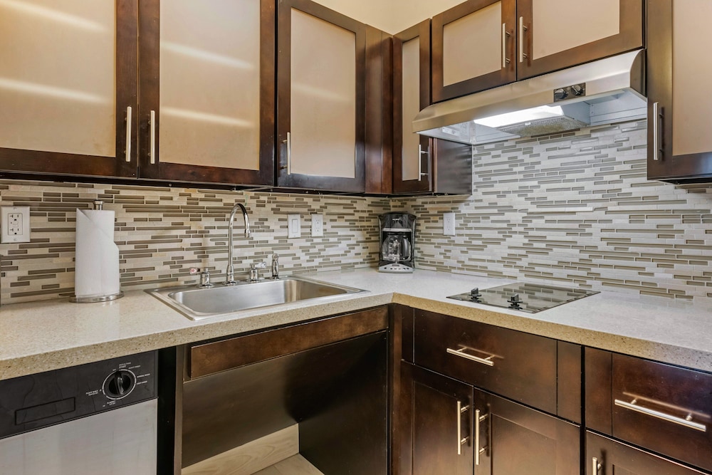 Staybridge Suites St. Petersburg FL 11/79
