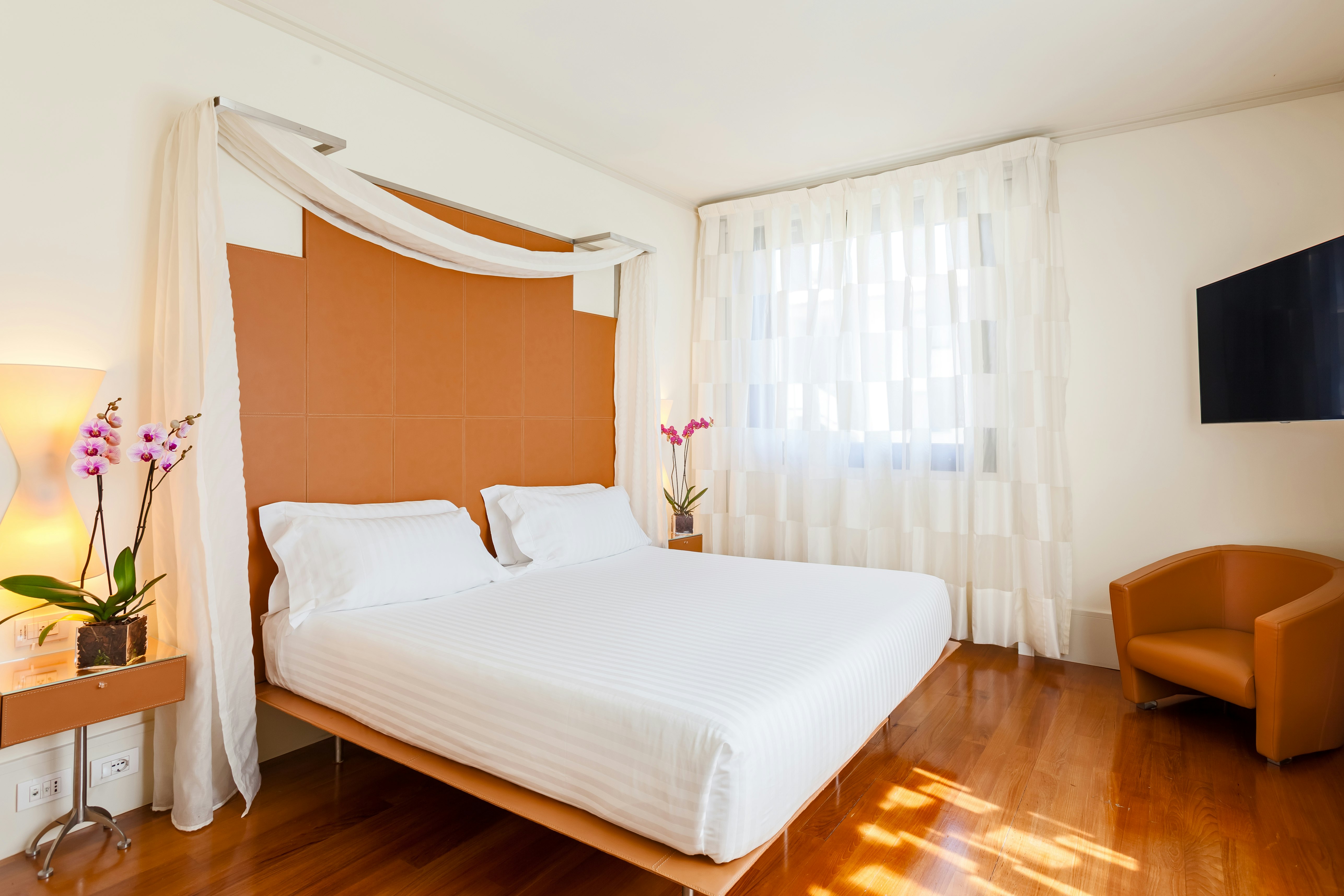 JUNIOR SUITE, KING BED