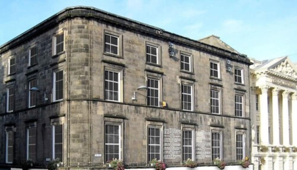 Inverness City Suites 5/50