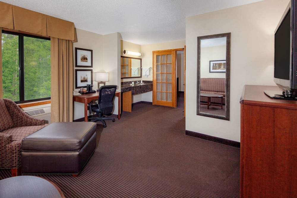 AmericInn by Wyndham Ashland 35/53