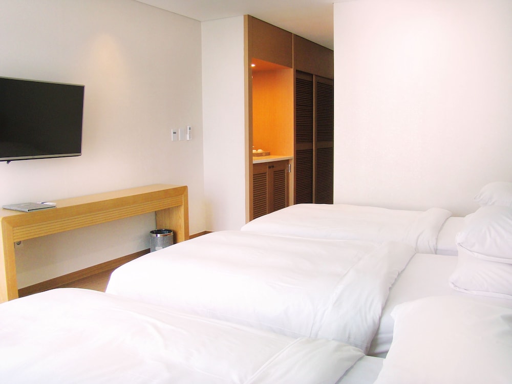 You Us Hotel 26/44