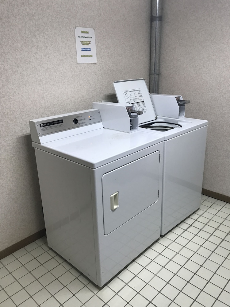 Days Inn by Wyndham Hillsboro 13/24