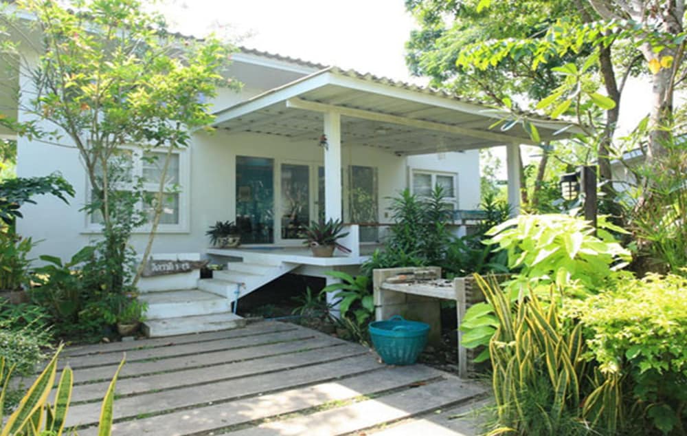 White At Sea Resort 9/42