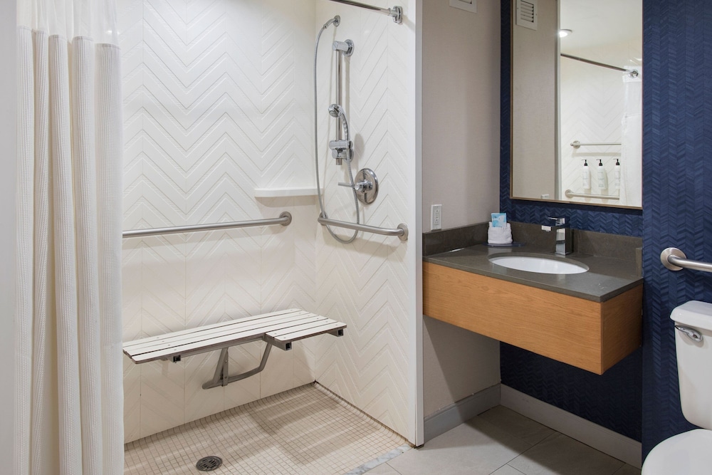 Fairfield Inn Marriott Rochester Airport 35/37