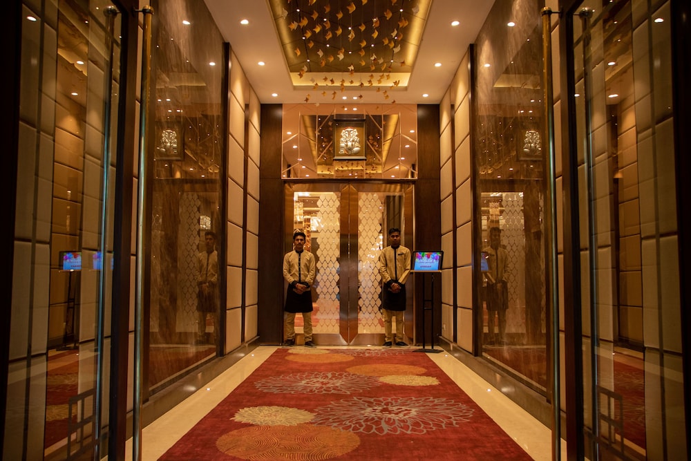 HOTEL SURYA ROYAL 4/41