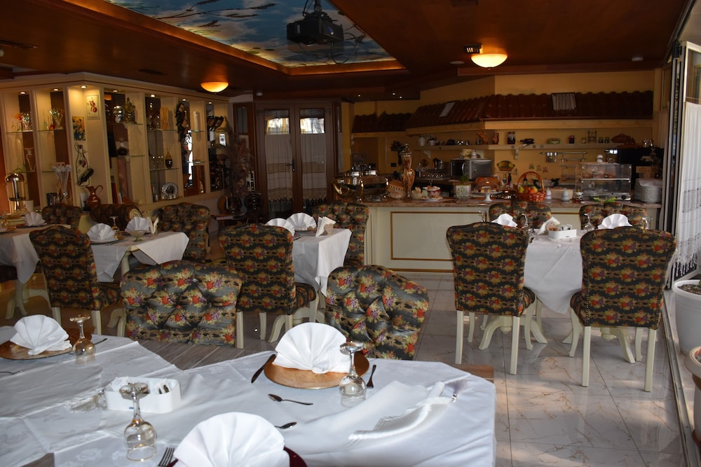 2 Kitarrat Boutique Hotel and Spa 27/34