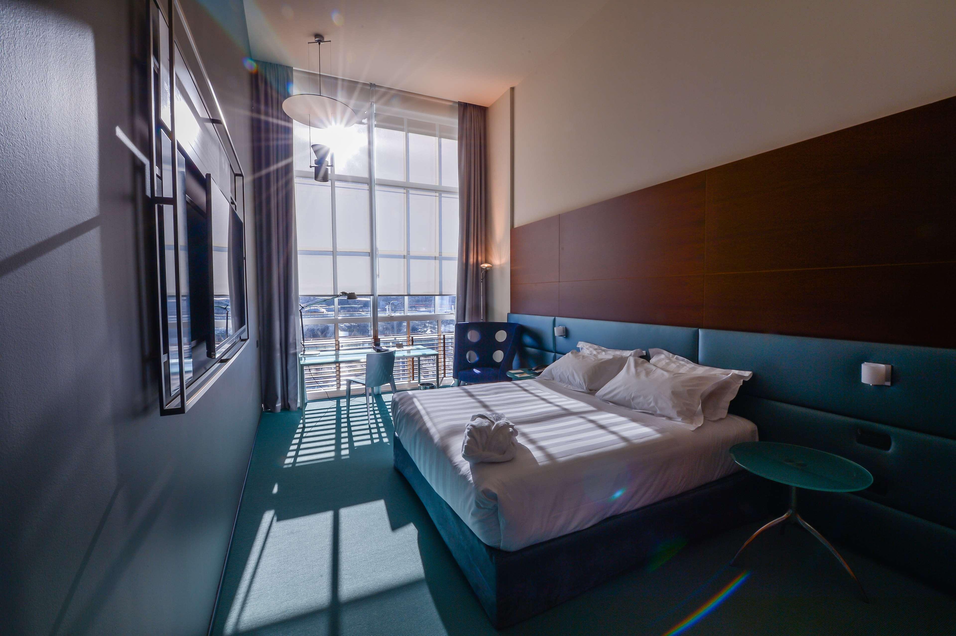 DELUXE, TWIN BEDS