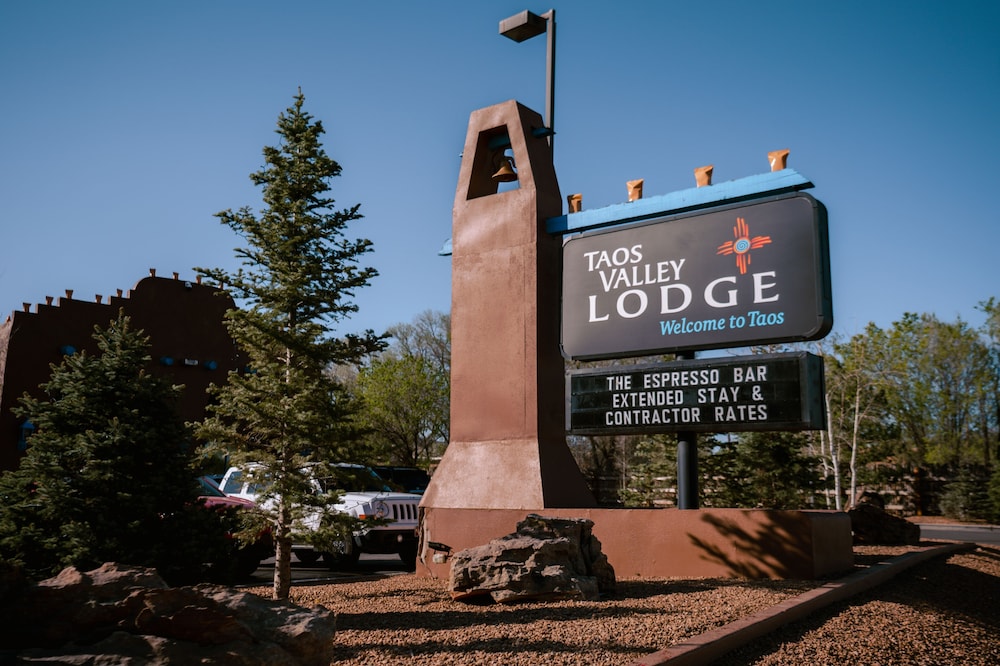 Taos Valley Lodge 6/88