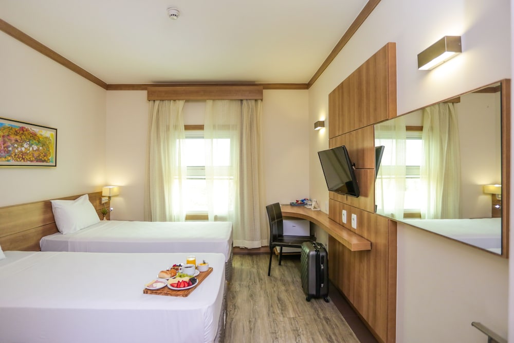 Hotel Intercity Vinhedo 46/66