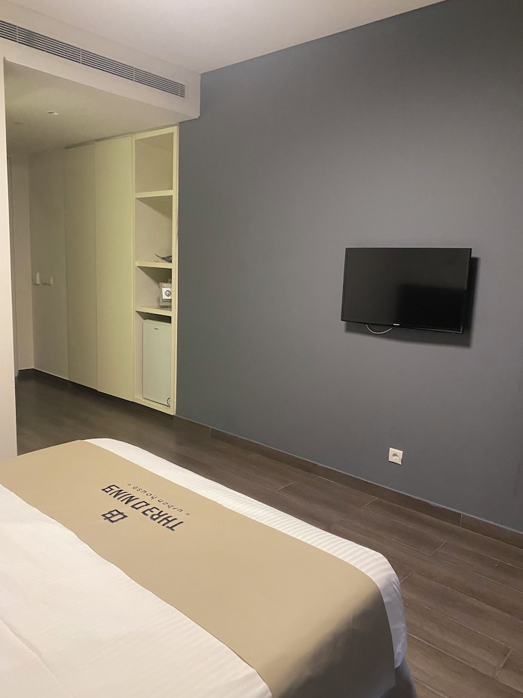 Three O Nine Hotel 5/50
