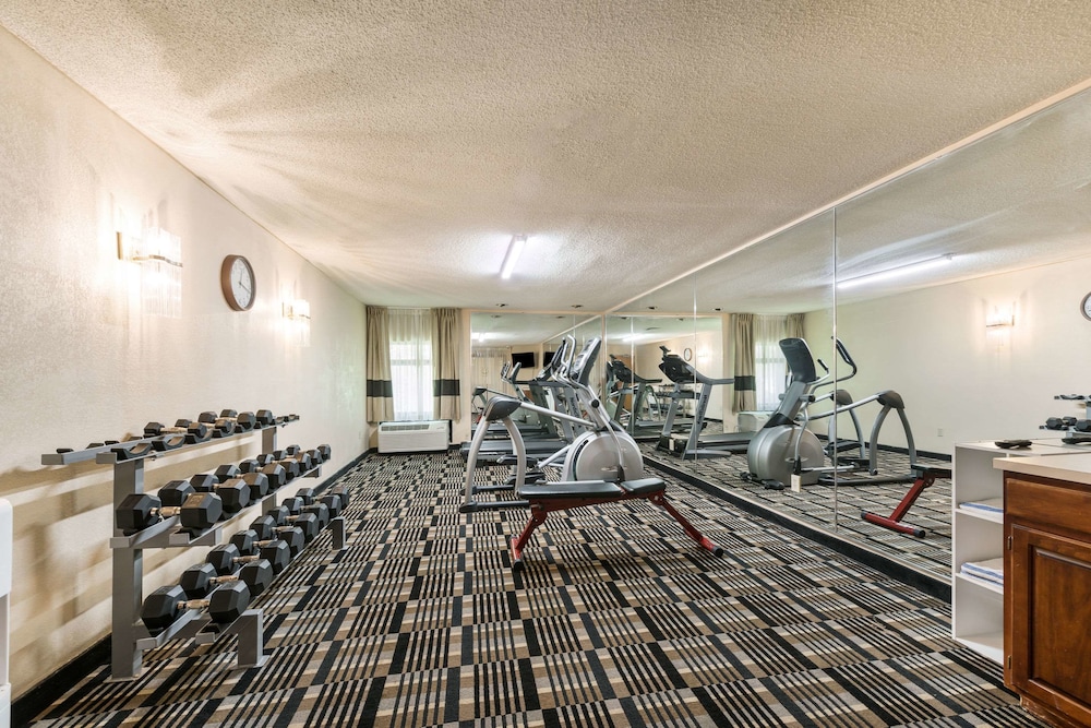 Quality Inn & Suites Portage Central 26/53