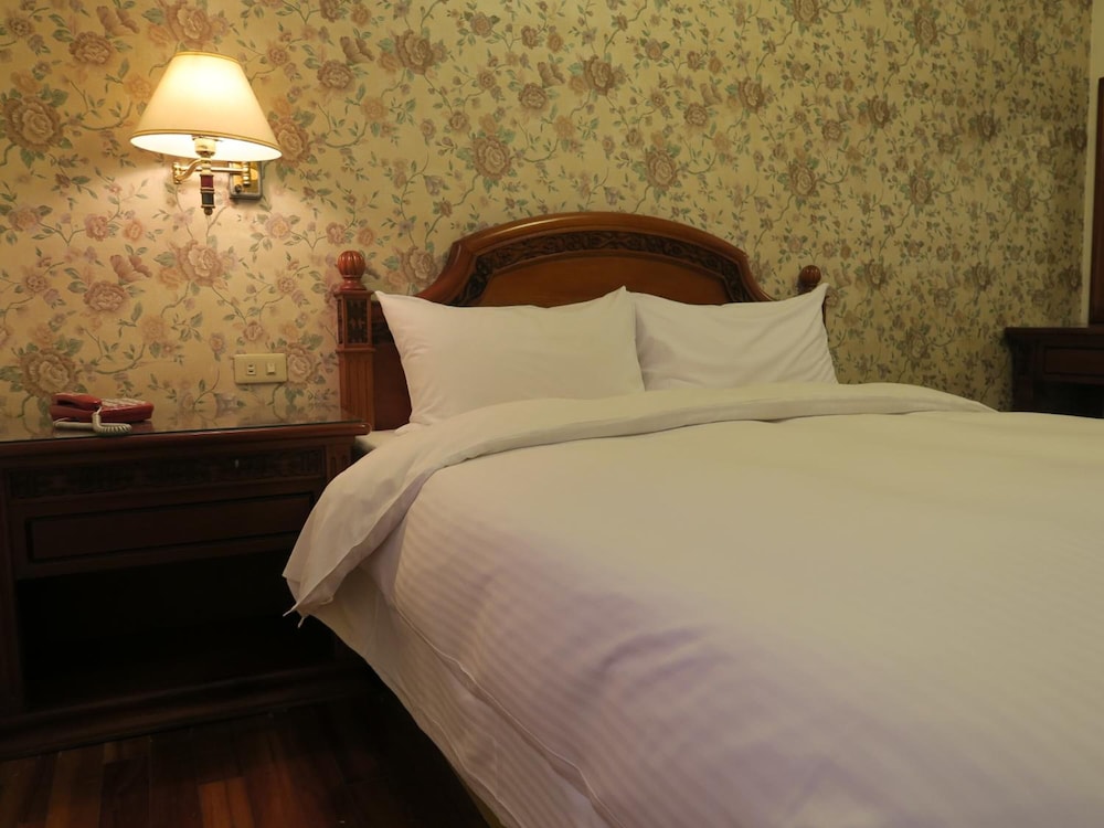 Champagne Hotel 15/36