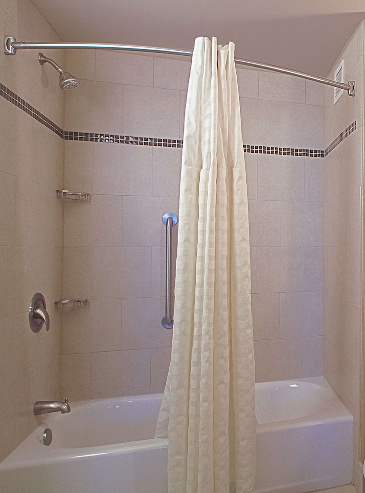 Embassy Suites Columbus - Airport 18/70