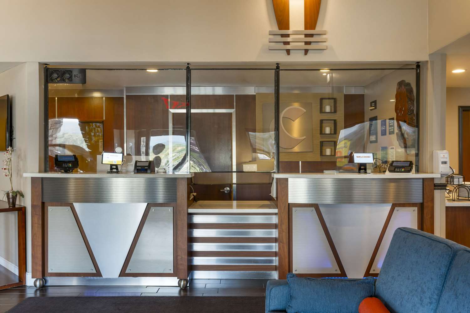 Comfort Inn & Suites Redwood Country 6/13