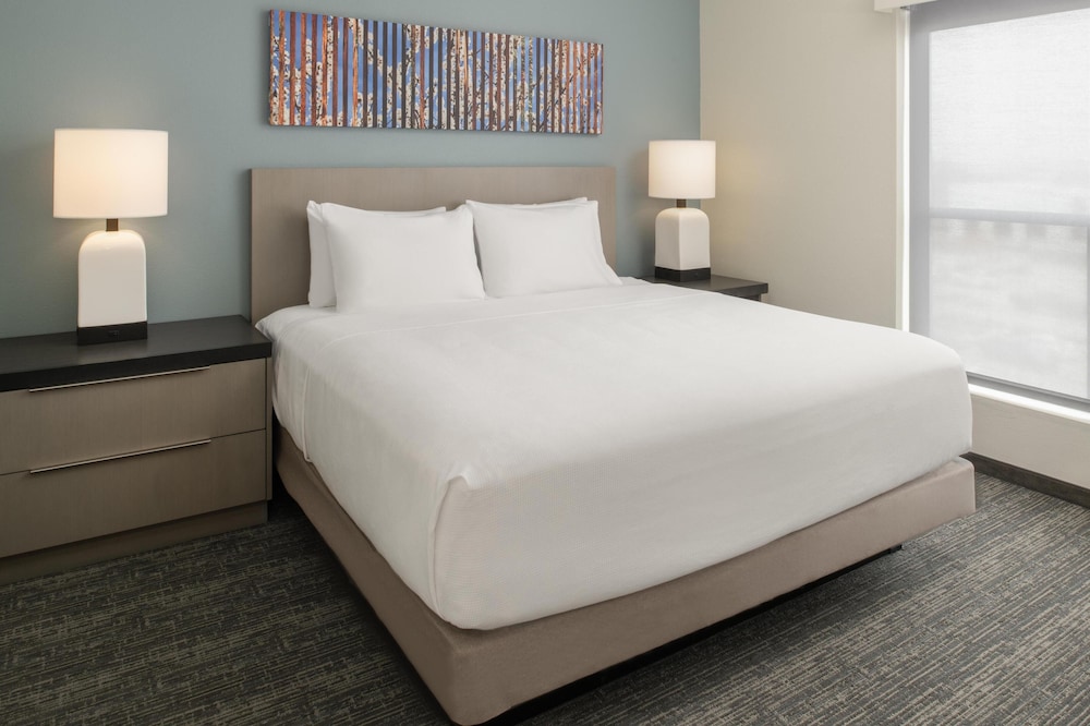 Hyatt House Fresno/Campus Pointe 14/50