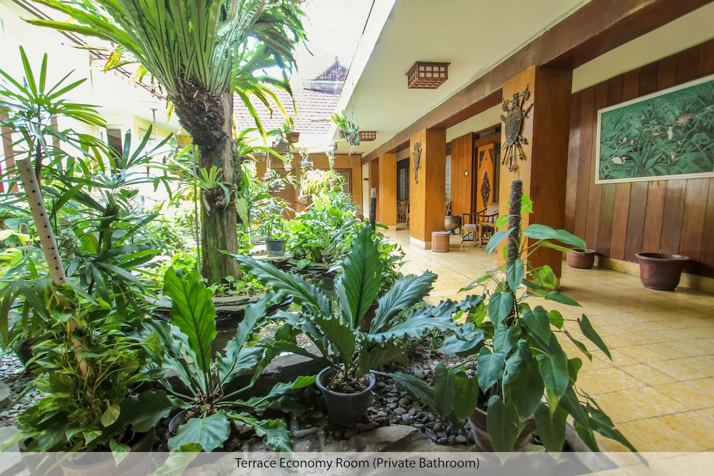 Duta Guest House 44/48