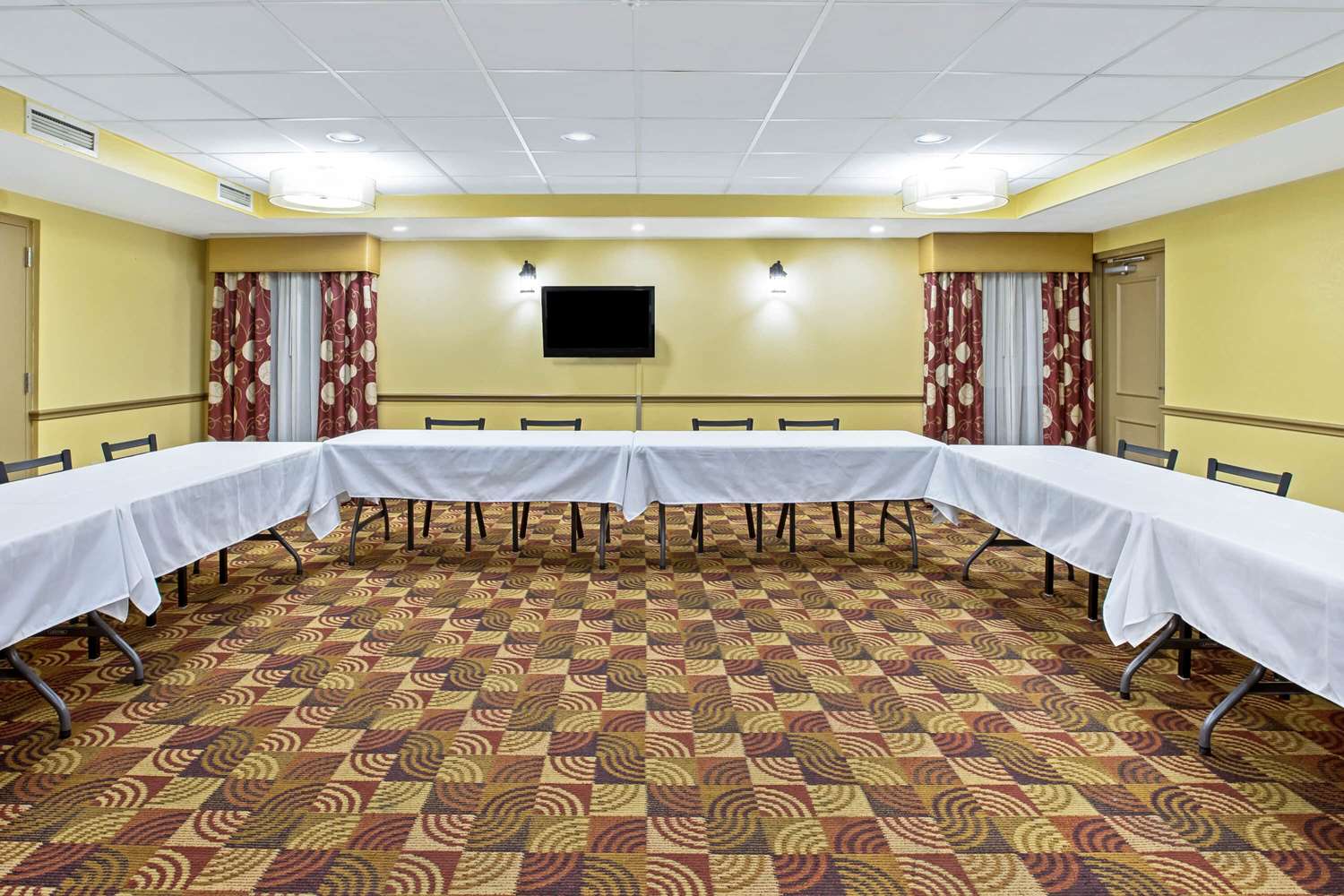 La Quinta Inn Suites Salina 46/57
