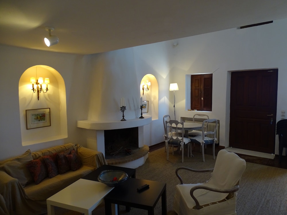 MONOLITHOS HOTEL 30/55