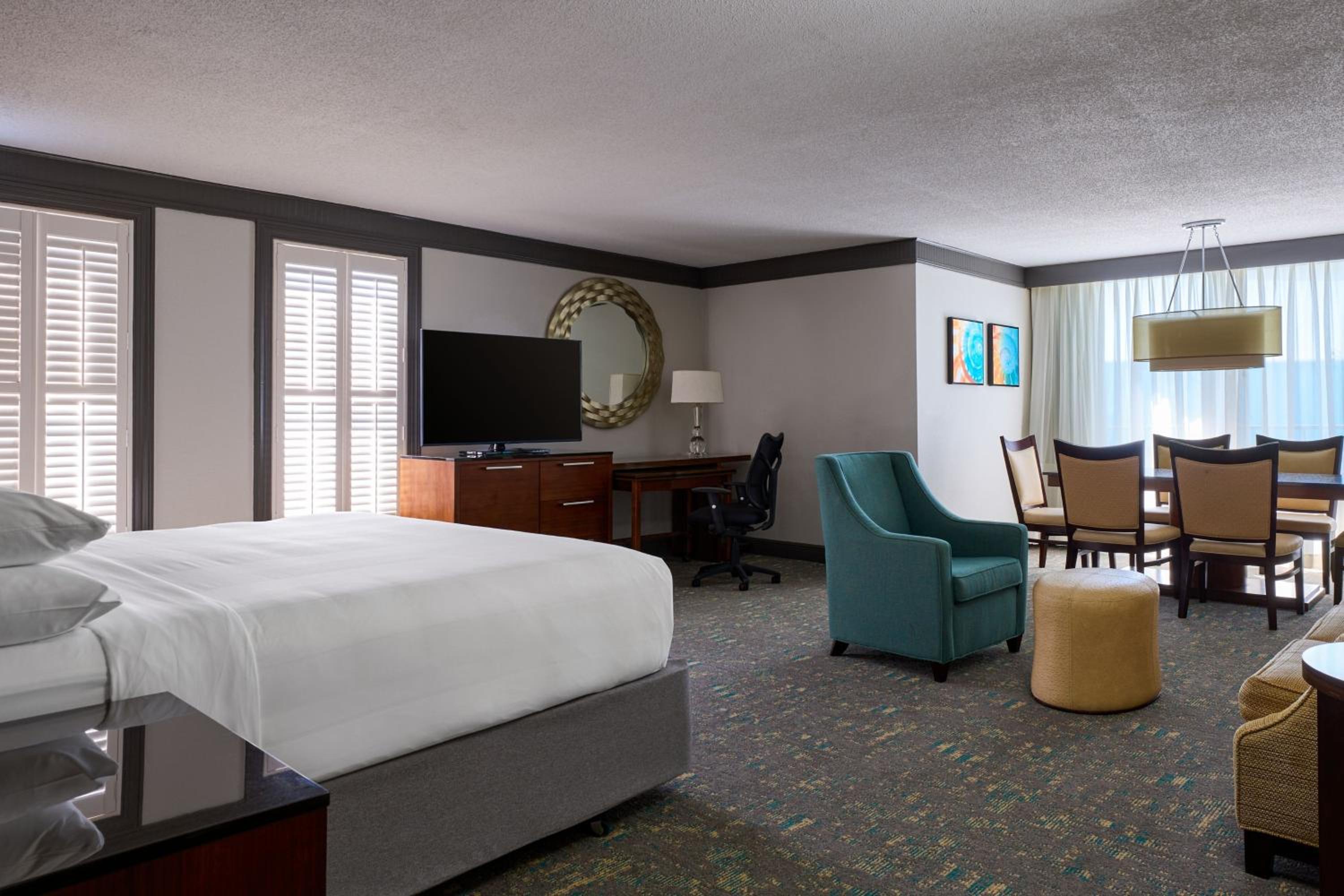 Studio, Suite, King Bed, Resort View, Sofa