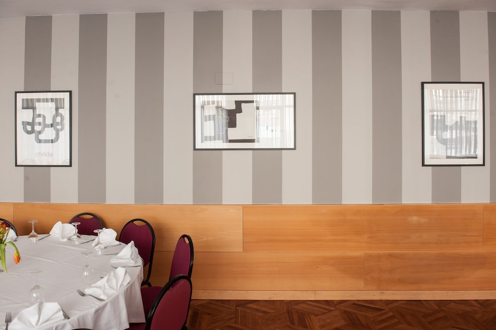 HOTEL UNZAGA PLAZA 9/63