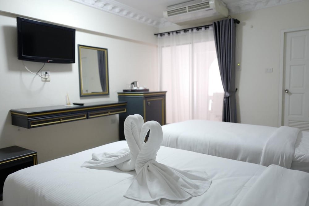 Romance Hotel Sukhumvit 97 24/58