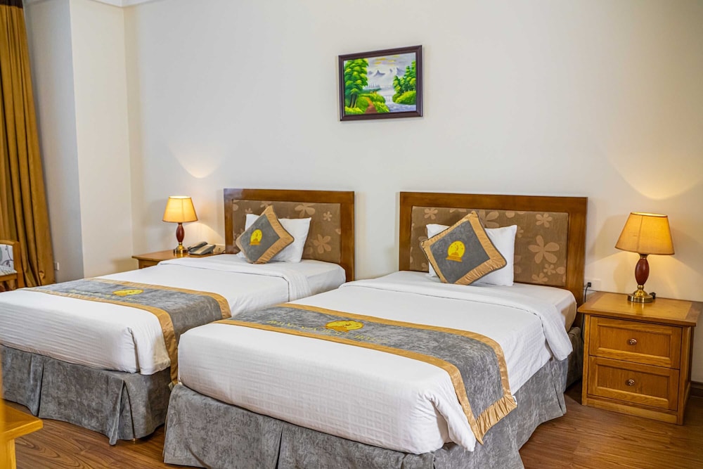 Senior, Family, Queen and Twin Beds، Hoang Son Peace Hotel 5/10