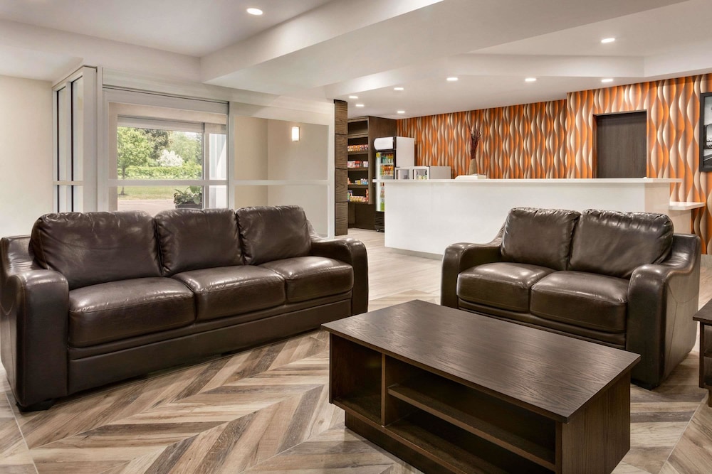 Super 8 by Wyndham Ajax/Toronto On 33/47