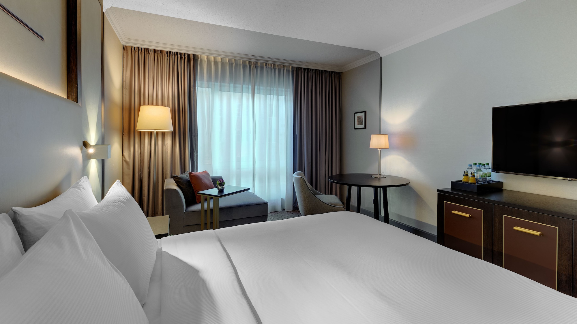 ROOM, QUEEN BED