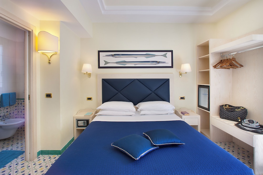 ROOM, DOUBLE BED, BALCONY