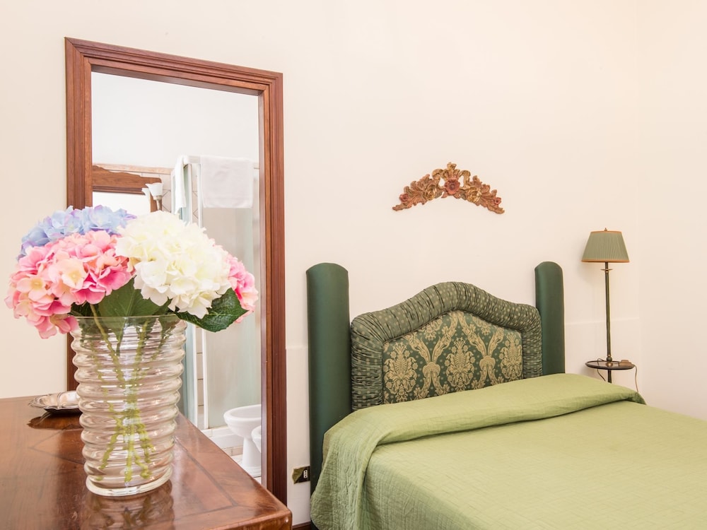 RSH Spanish Steps Luxury Apartment 18/44