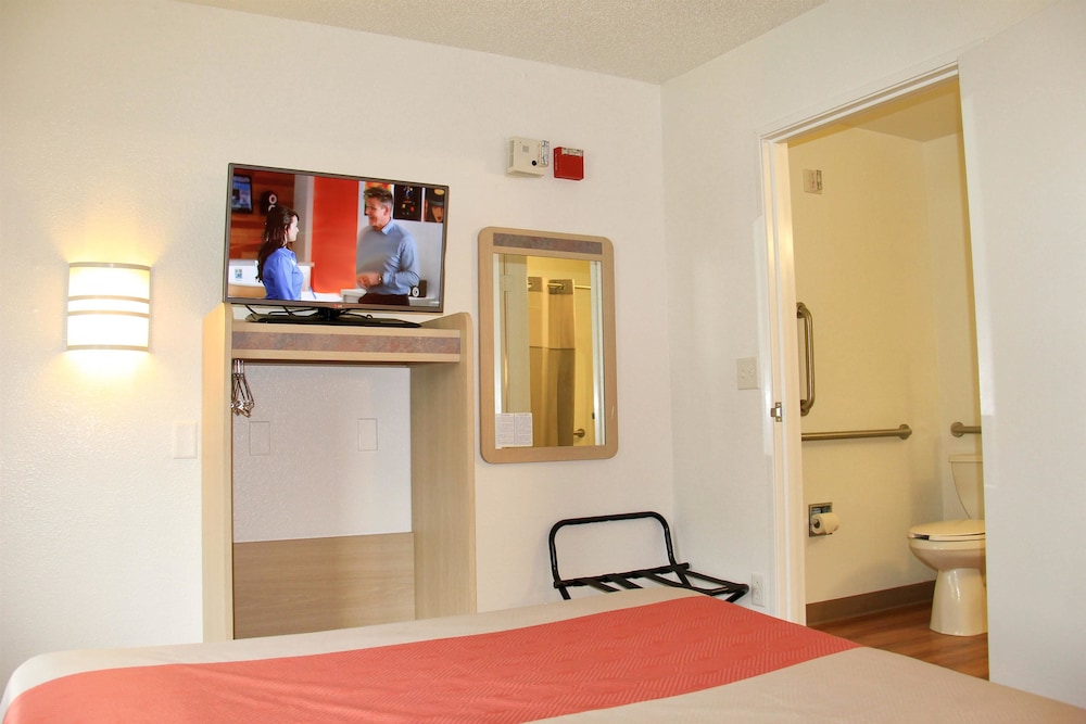 Motel6 Enfield, CT - Hartford 31/57
